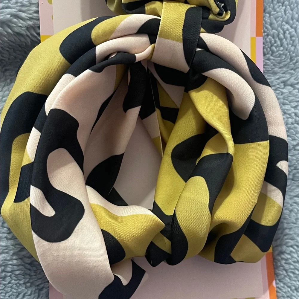 Maeberry Goody elegant scrunchie
